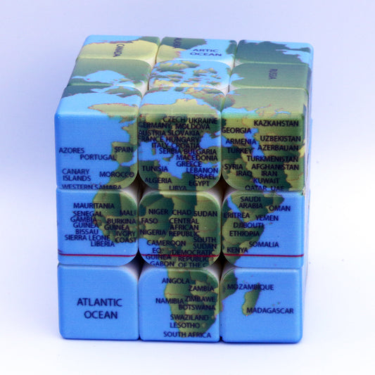 Cubo mágico a modo de mapamundi, favorece la concentración, el desarrollo y el conocimiento general