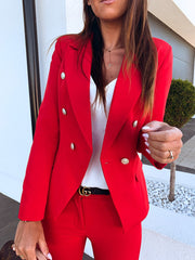 Elegante blazer de señora con botones metálicos en varios colores