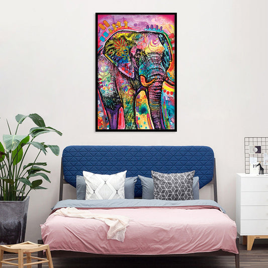 La pintura decorativa del hogar con elefante de arte pop le da a la habitación un ambiente acogedor