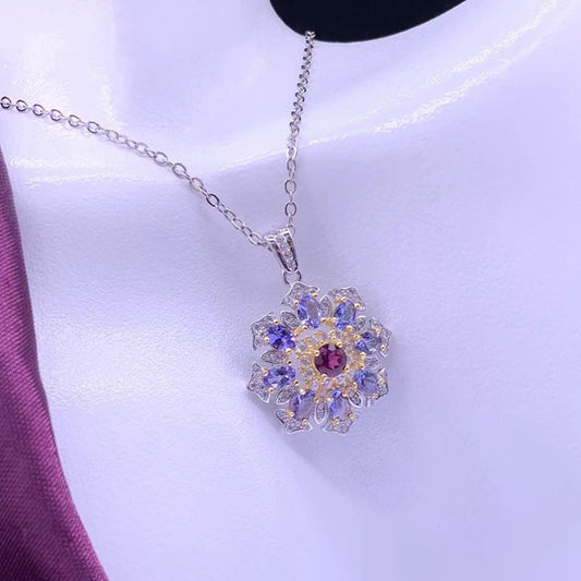 Exclusivo Collar de Plata 925 con Incrustaciones de Diamantes y Colgante de Tanzanita Natural