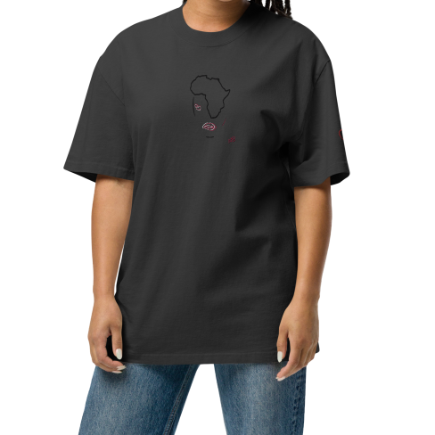 Camiseta informal con cuello redondo y estampado digital de beso africano