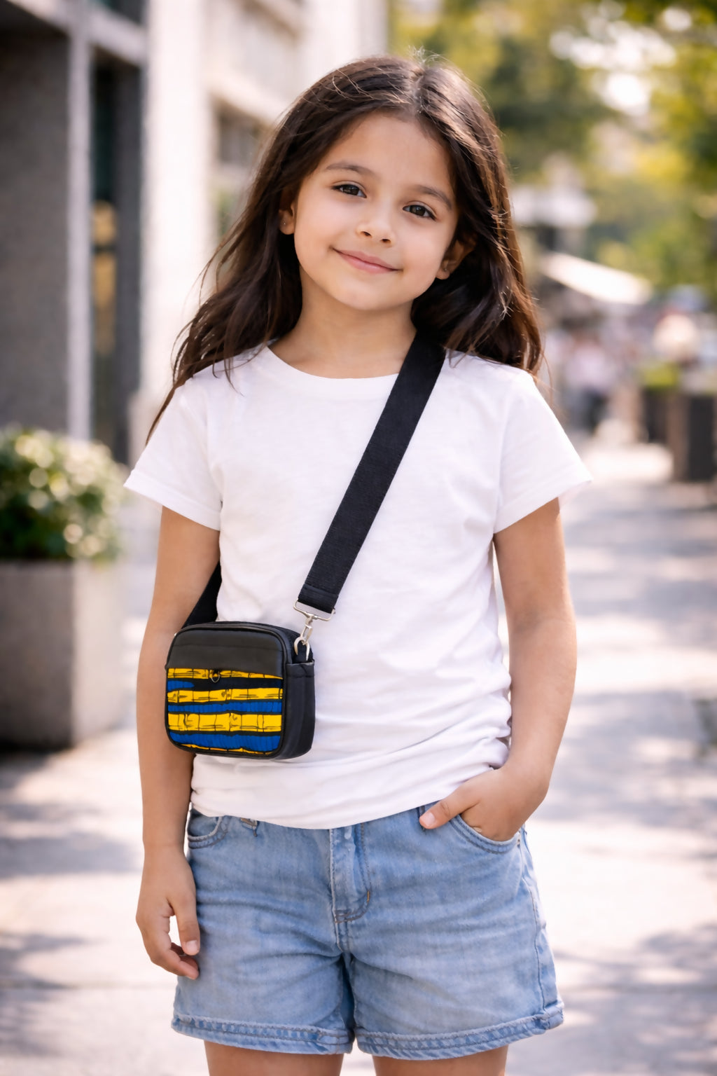Handgefertigte Crossbody-Tasche aus Ghana Afro Muster in Blau & Gelb Leder & Baumwolle Unisex Schultertasche 22 × 14 × 8 cm