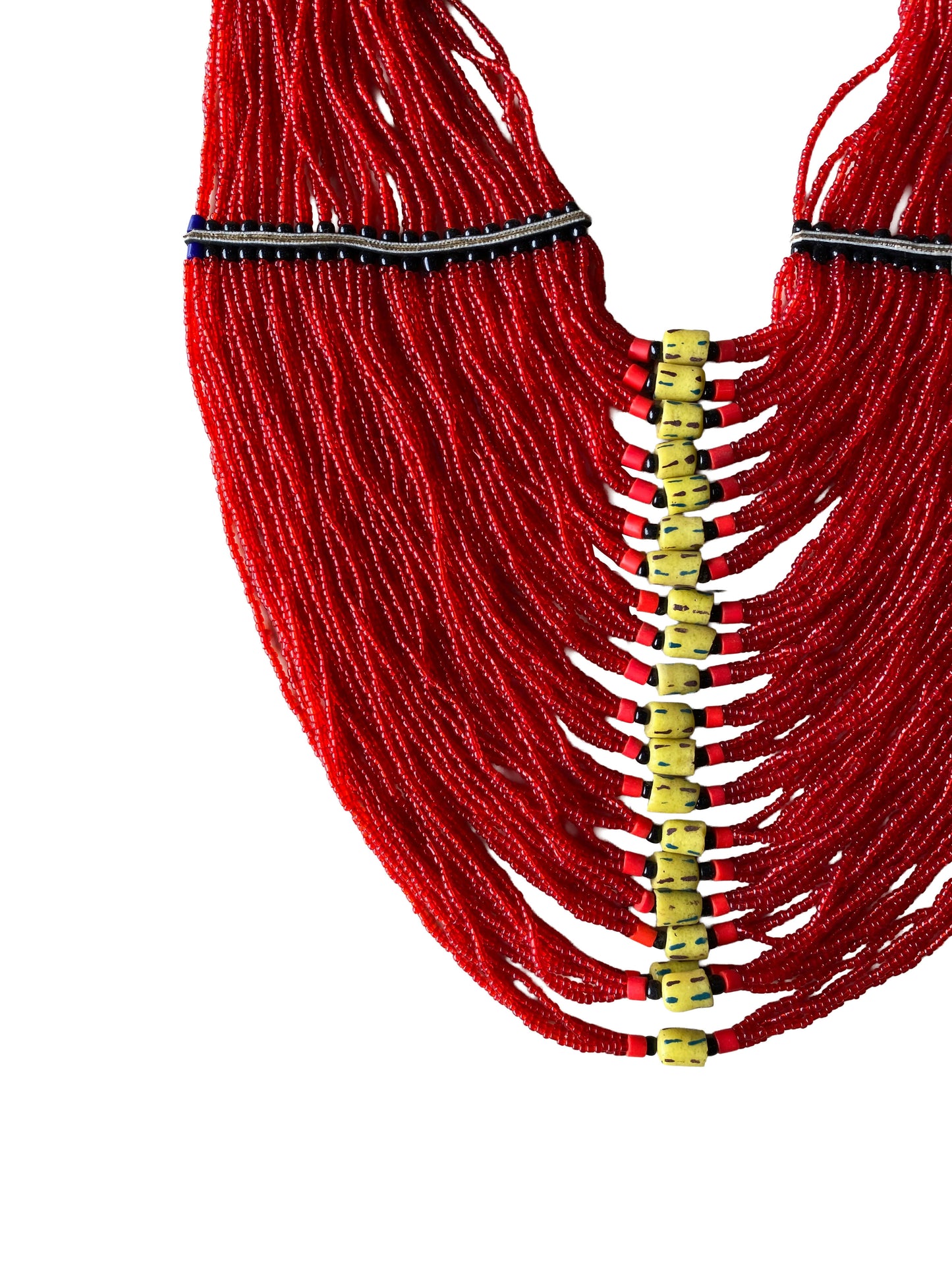 Auffälliges Collier aus Glas beads mit textiler Anmutung