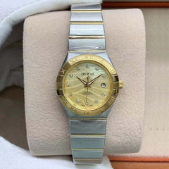 Lujo atemporal: Elegante reloj de señora en oro y plata con brazalete fino, a la última moda