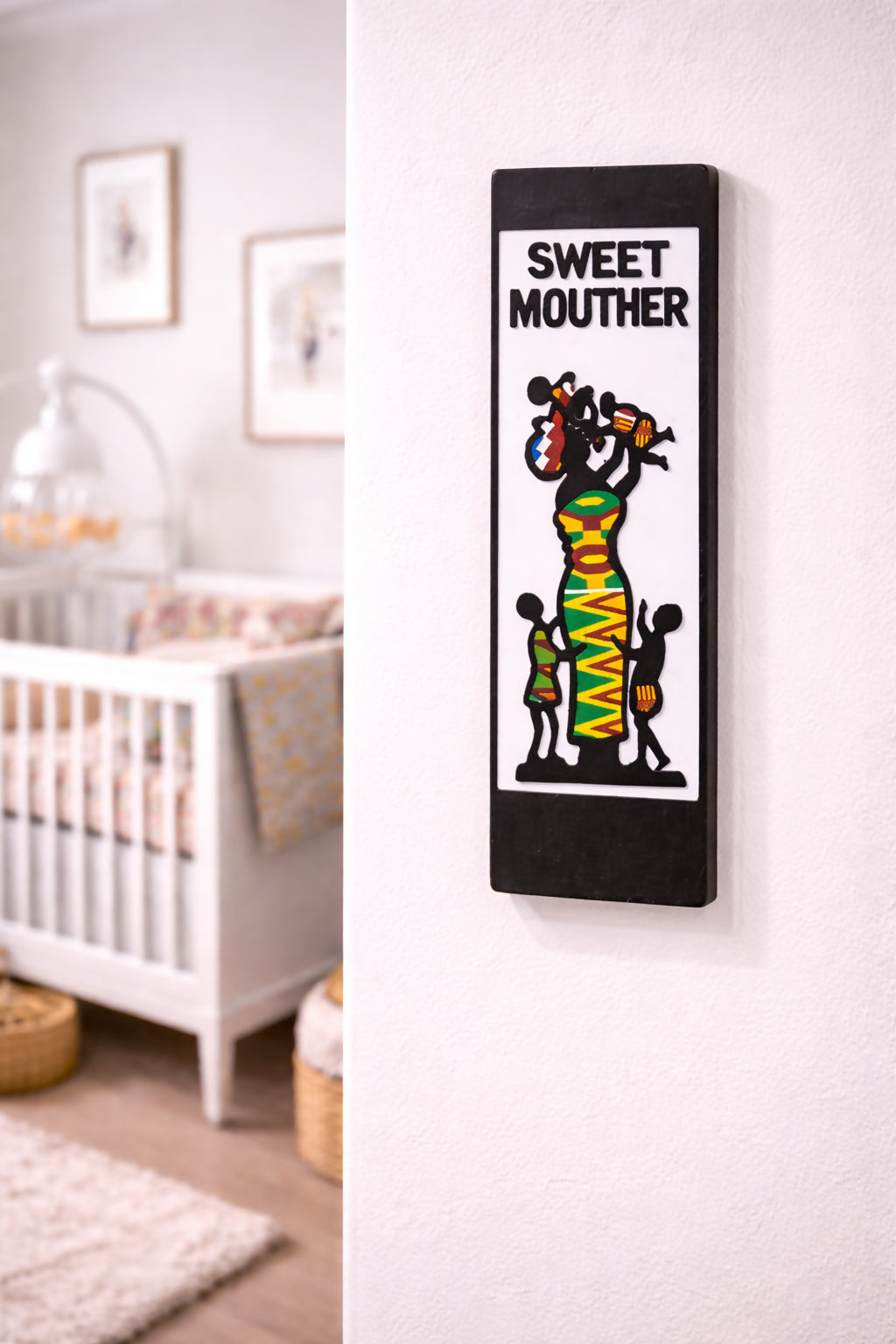 Sweet Mother Handgefertigtes Wandbild aus Ghana mit Kente-Stoff auf Ebenholz