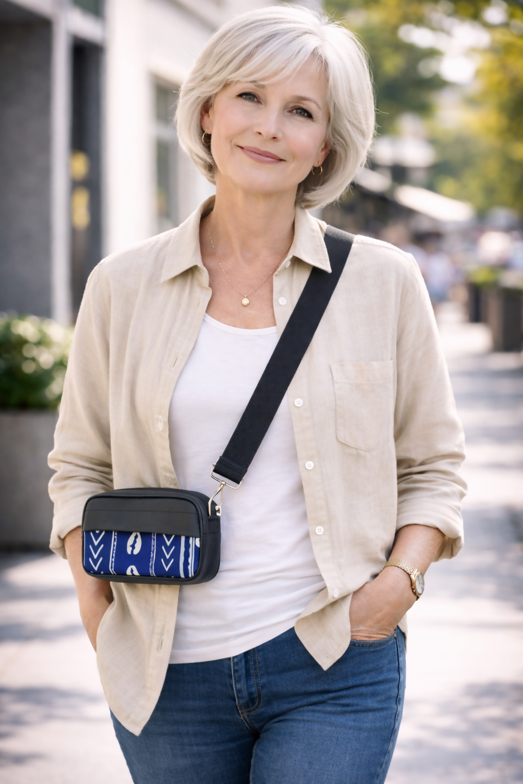 Handgefertigte Crossbody-Tasche aus Ghana Afro Muster in Blau & Weiß Leder & Baumwolle Unisex Schultertasche ca. 22 × 14 × 8 cm