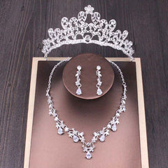 Set de Collar y Corona de Diamantes de Imitación para la Novia: Elegancia Radiante