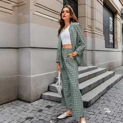 Elegante traje de mujer, perfecto para el trabajo o para salir con estilo