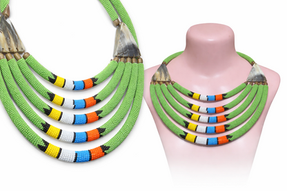 „Green Rhythm Statement“ Handgefertigte Glasperlenkette aus Ghana