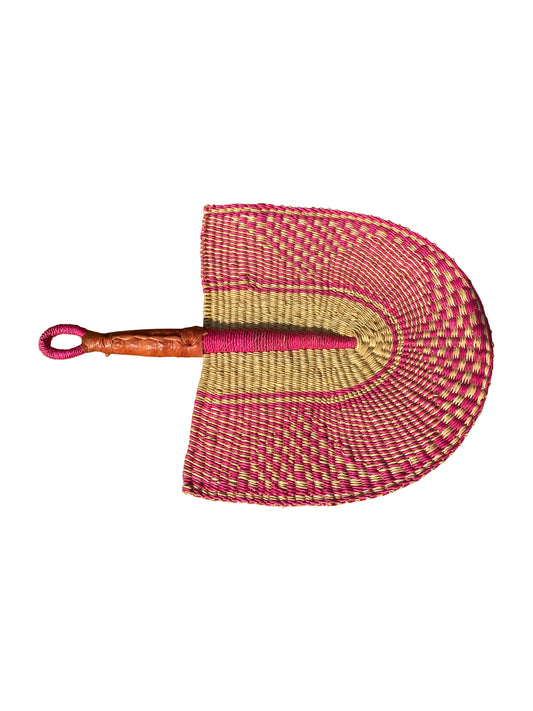 Handgeflochtener Fächer aus Elefantengras & Ziegenleder (47×30 cm), Pink-Natur
