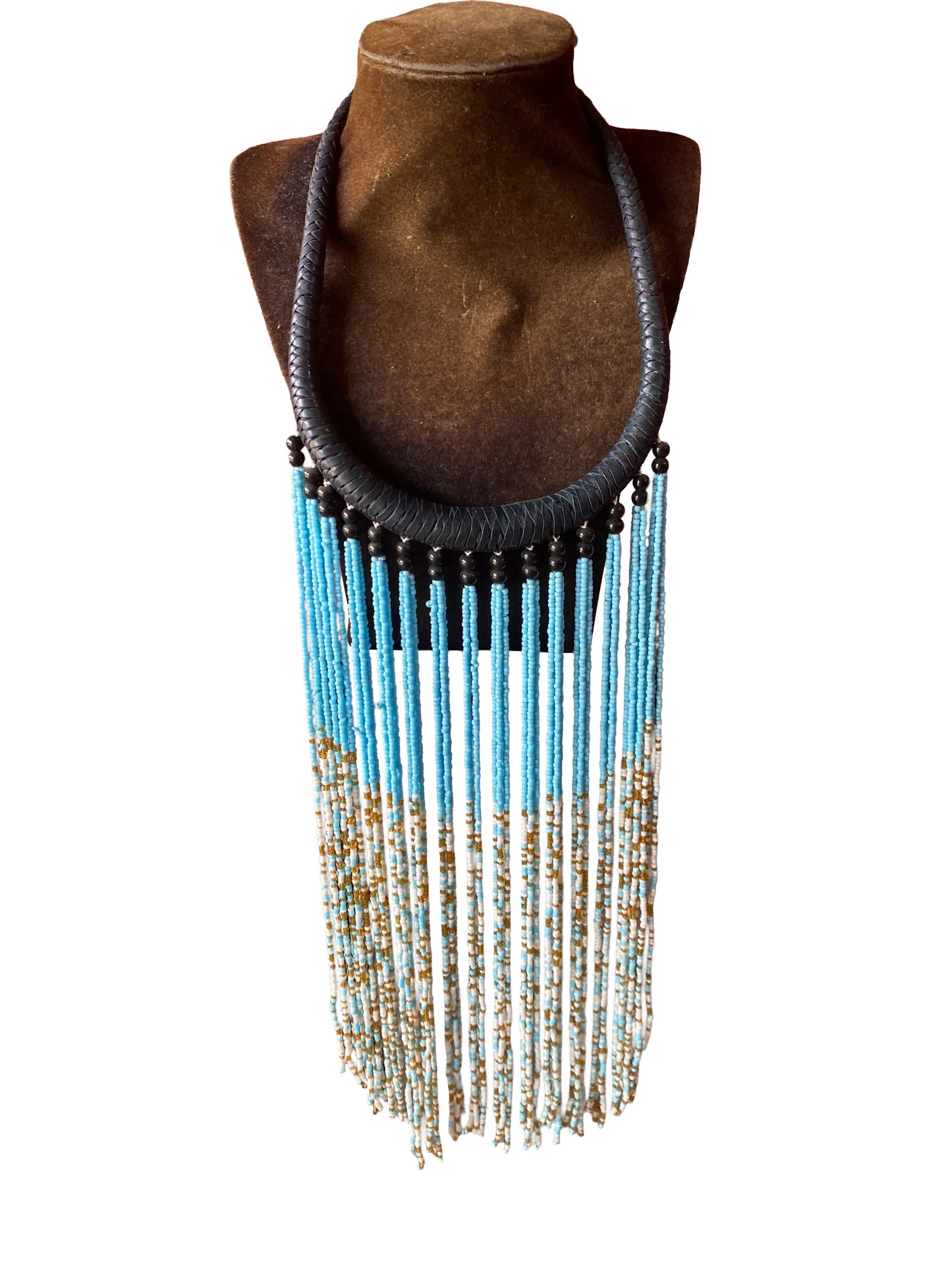 Boho Statement-Halskette mit geflochtenem Leder und langer Perlenfranse