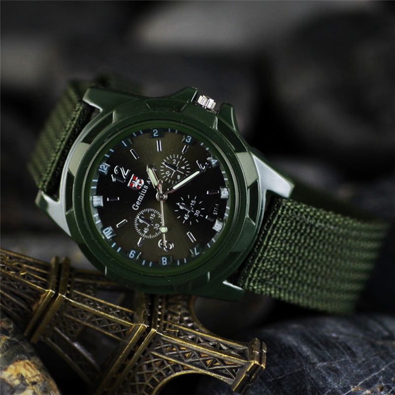 Reloj militar trenzado de nailon.