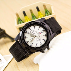 Reloj militar trenzado de nailon.