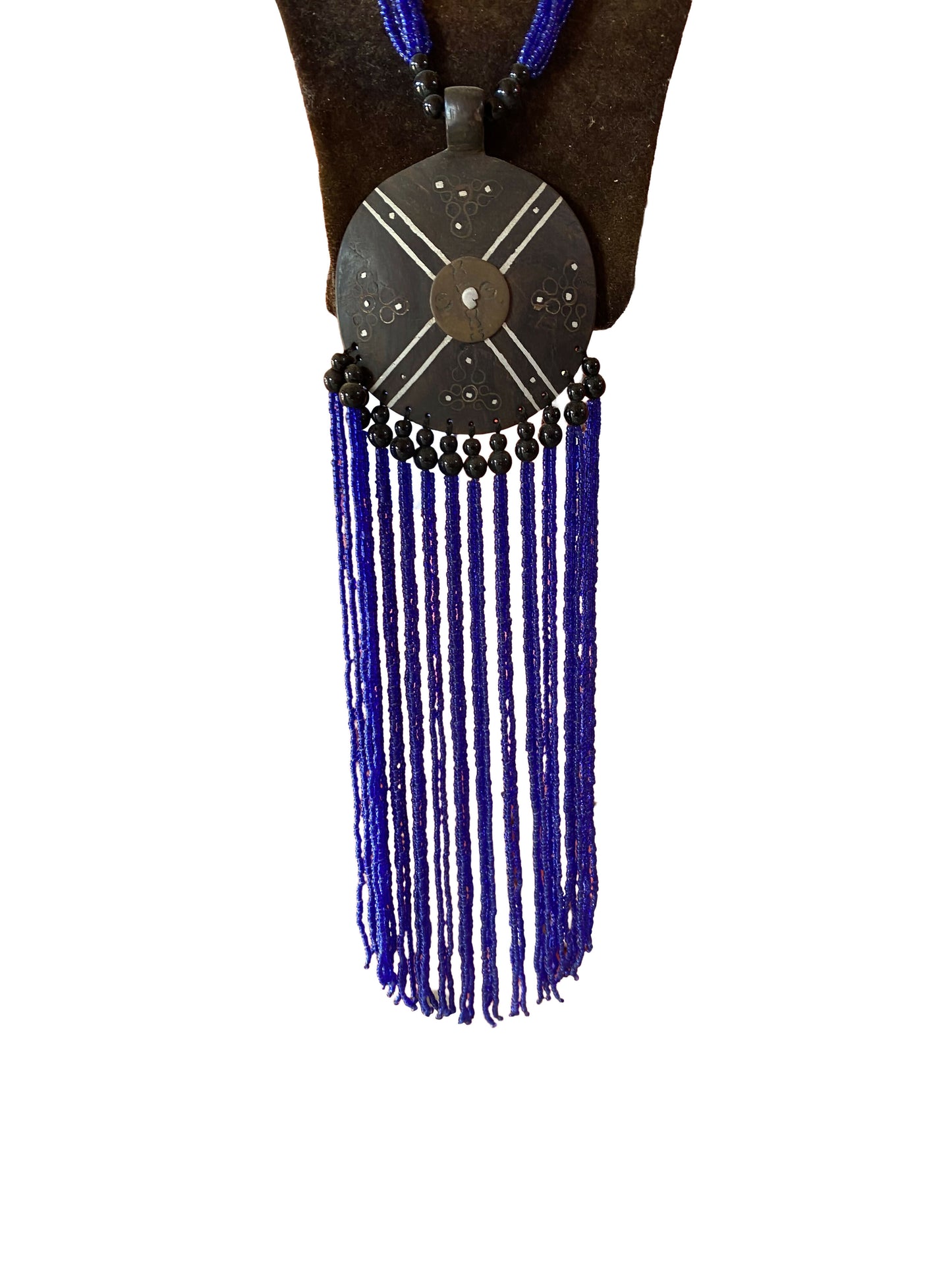 Handgefertigte Ghana-Kette mit Ebenholz-Pendant, blauen Perlensträngen und Fransen