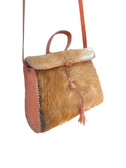 Fancy Umhängetasche aus Ziegenleder mit Naturhaar – Handgefertigt (60 cm Band, 20×10×18 cm)