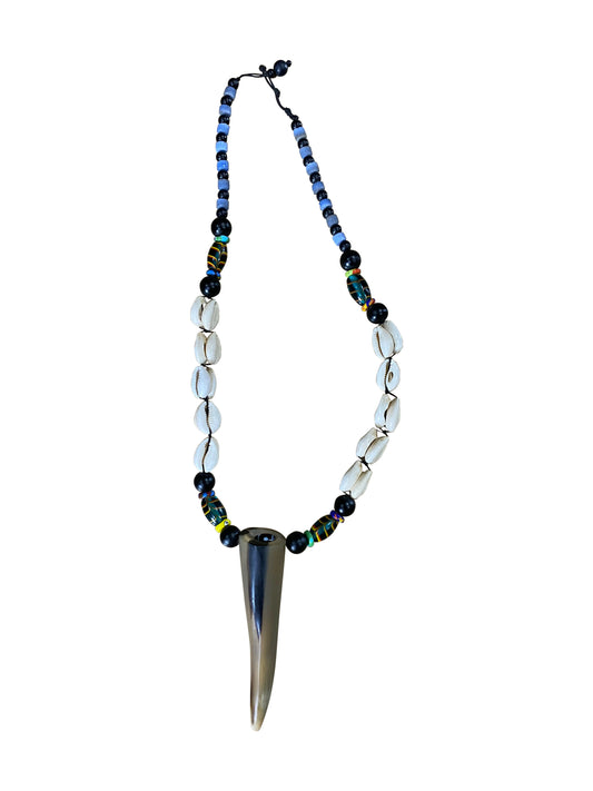 Schamanische Kraftkette aus Ghana Handgefertigt mit Hornanhänger & Cowrie-Muscheln