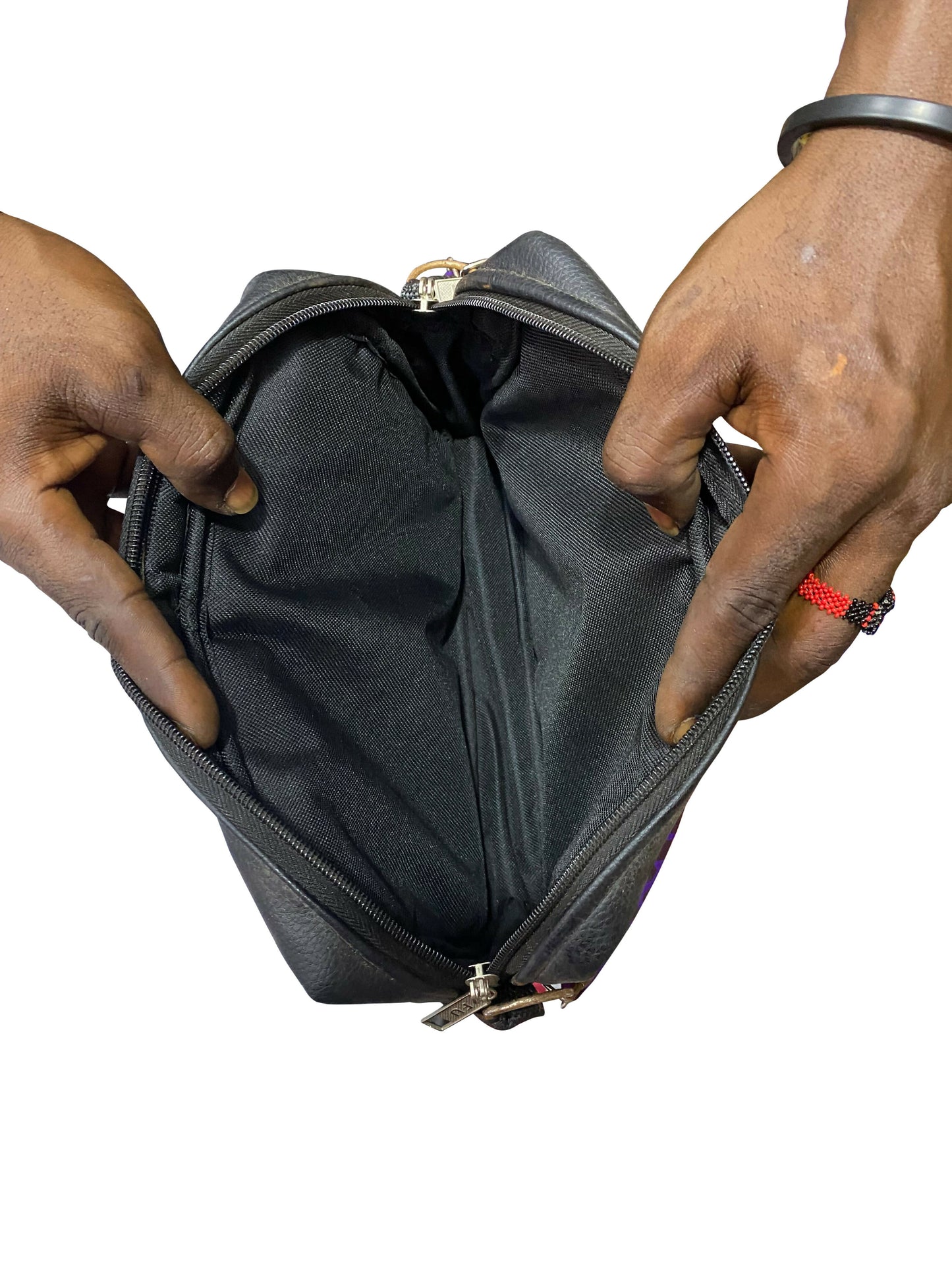 Handgefertigte Umhängetasche aus Ghana Traditionelles Adinkra-Muster in Ocker, Braun & Schwarz (29 × 30 × 5 cm)