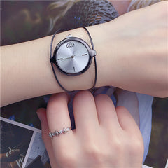 Encanto nostálgico para las jóvenes de hoy: Reloj retro para niña, redondo, con brazalete de alambre de acero único