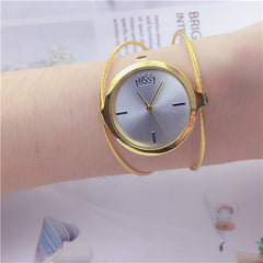 Encanto nostálgico para las jóvenes de hoy: Reloj retro para niña, redondo, con brazalete de alambre de acero único