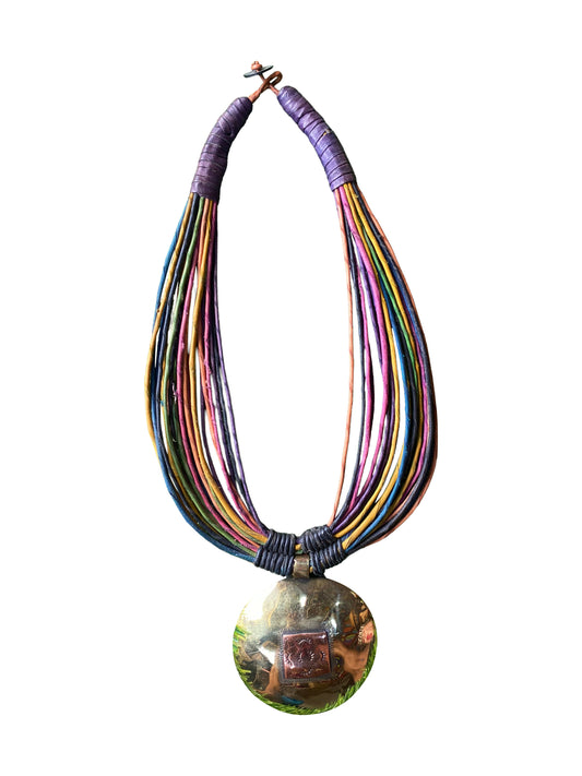 "Earth and Fire" Massive Bronze-Halskette mit mehrsträngigem Lederdesign