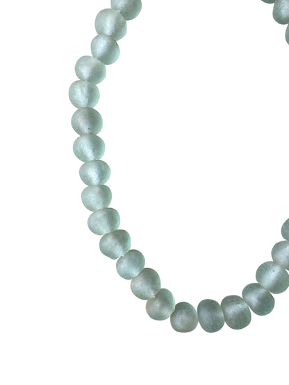 Soft White Halskette aus handgeformten Glasperlen