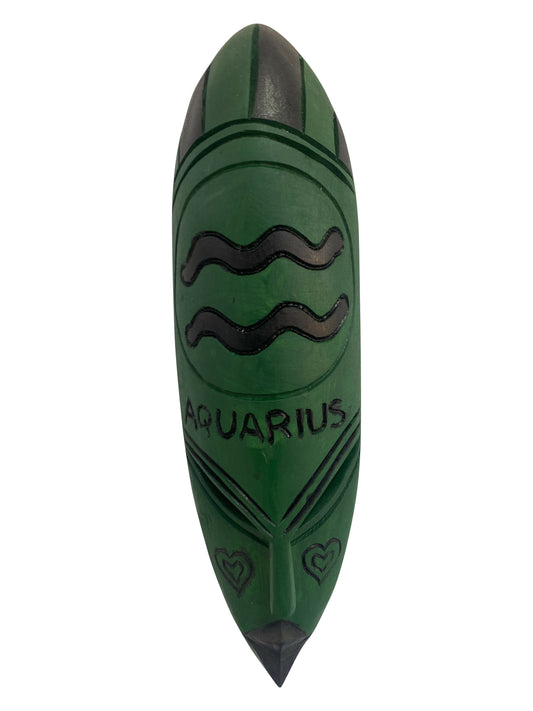 Wassermann Sternzeichen-Maske – Grüne Holzkunst voller Freiheit & Kreativität | Handgeschnitzt aus Thickwood (37 cm)