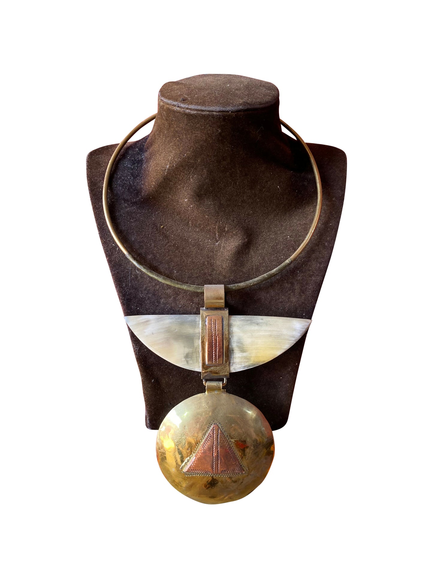 Handgefertigte afrikanische Statement-Kette mit Bronze, Horn und traditionellem Dreieck-Motiv