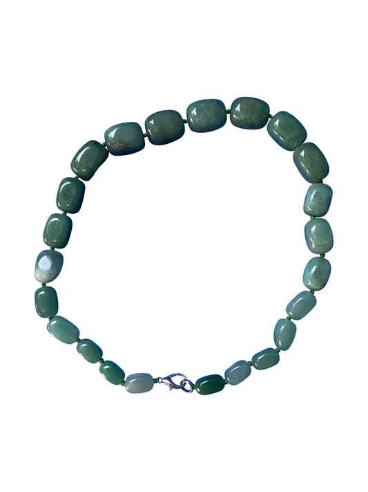 Edle grüne Jadestein-Kette mit ovalen Perle