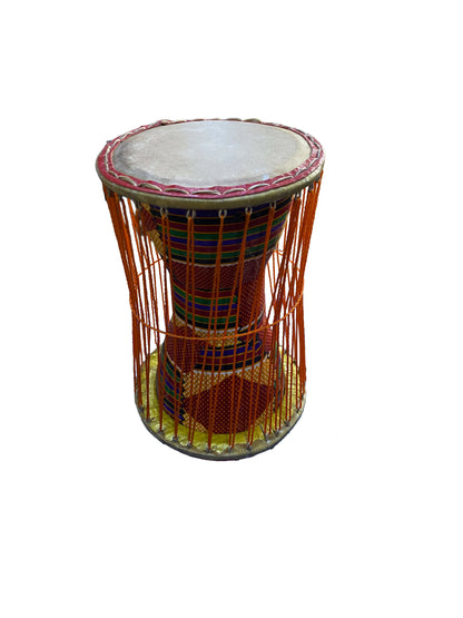 „Rhythmus Afrikas“ – Handgefertigte Trommel aus Ziegenhaut & Osese-Holz mit Baumwollschnürung (27 × 19 cm)