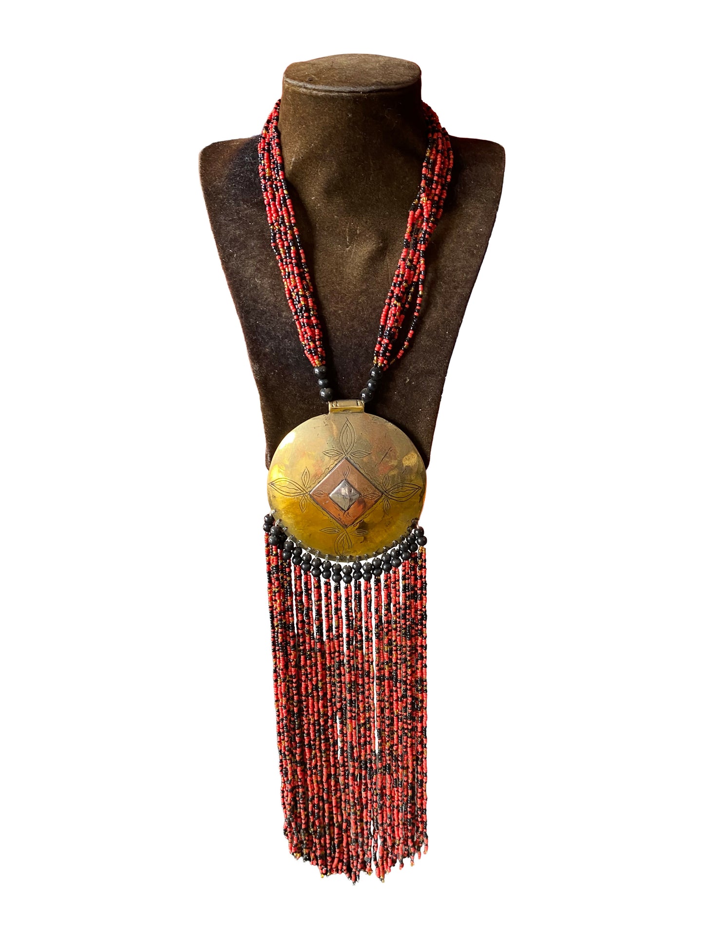 Statement-Kette mit Bronze-Medaillon und roter Perlenfranse