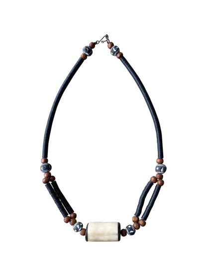 Ethno Design Halskette mit farbintensiven Recycling Perlen und Naturanhänger