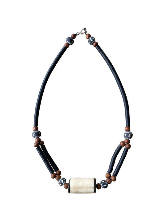 Ethno Design Halskette mit farbintensiven Recycling Perlen und Naturanhänger