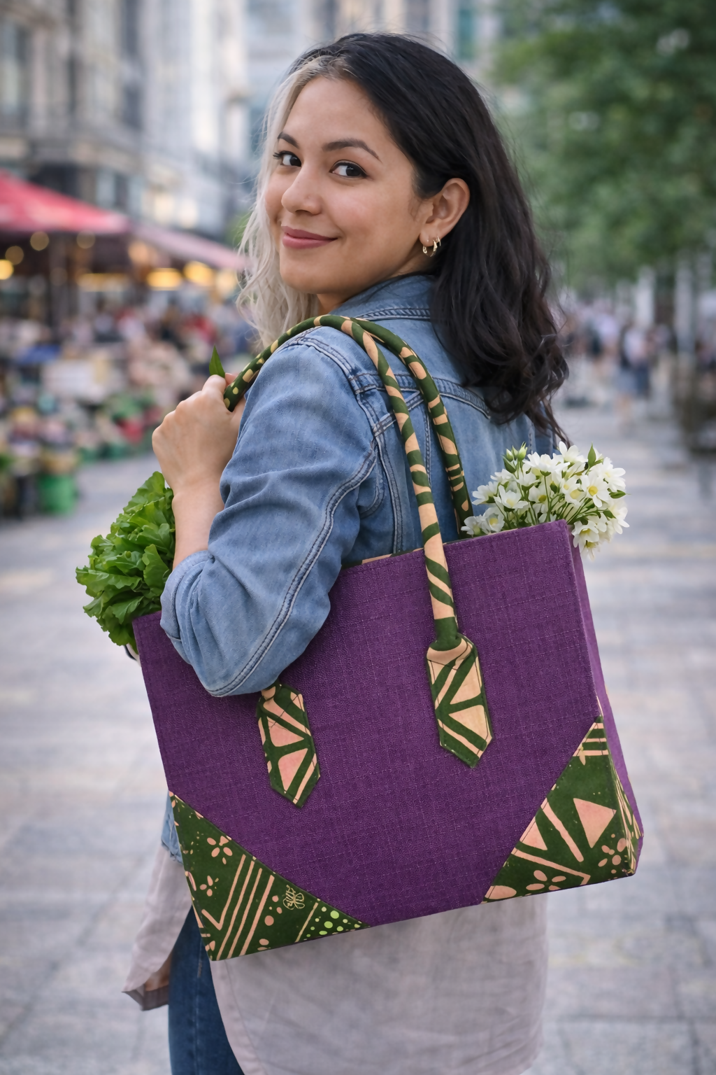 Forest Bloom Carry Bag Handgefertigte Jute- & Cotton-Tasche aus Ghana in Violett & Grün 34×45×14cm