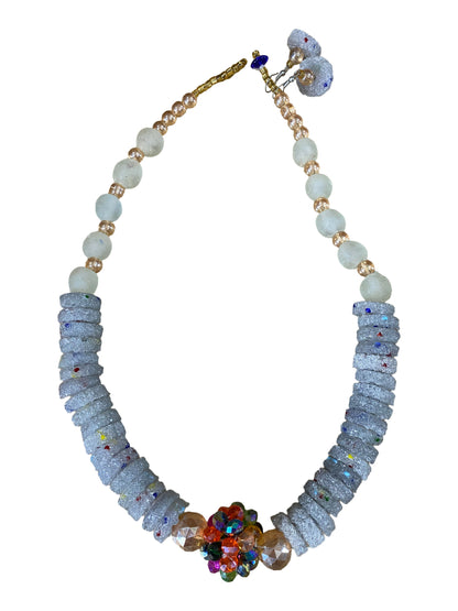 Edles Krobo-Schmuckset Hellblaue Perlen mit bunten Funkelelementen