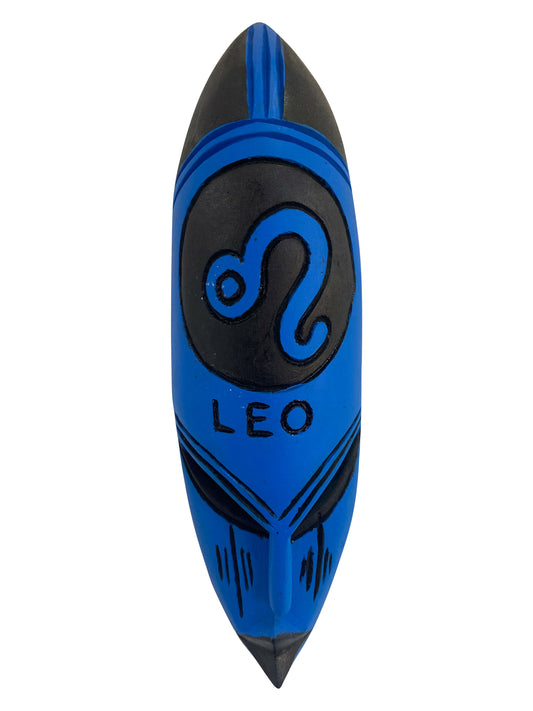 Löwe – Sternzeichen-Maske Sinnbild für Mut, Selbstvertrauen und Charisma | Handgeschnitzt aus Thickwood in kräftigem Blau (37 × 12 × 6 cm)