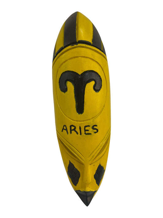 Widder Sternzeichen-Maske – Kraftvolle Holzkunst in Gelb & Schwarz | Handgeschnitzt aus Thickwood (37 cm)