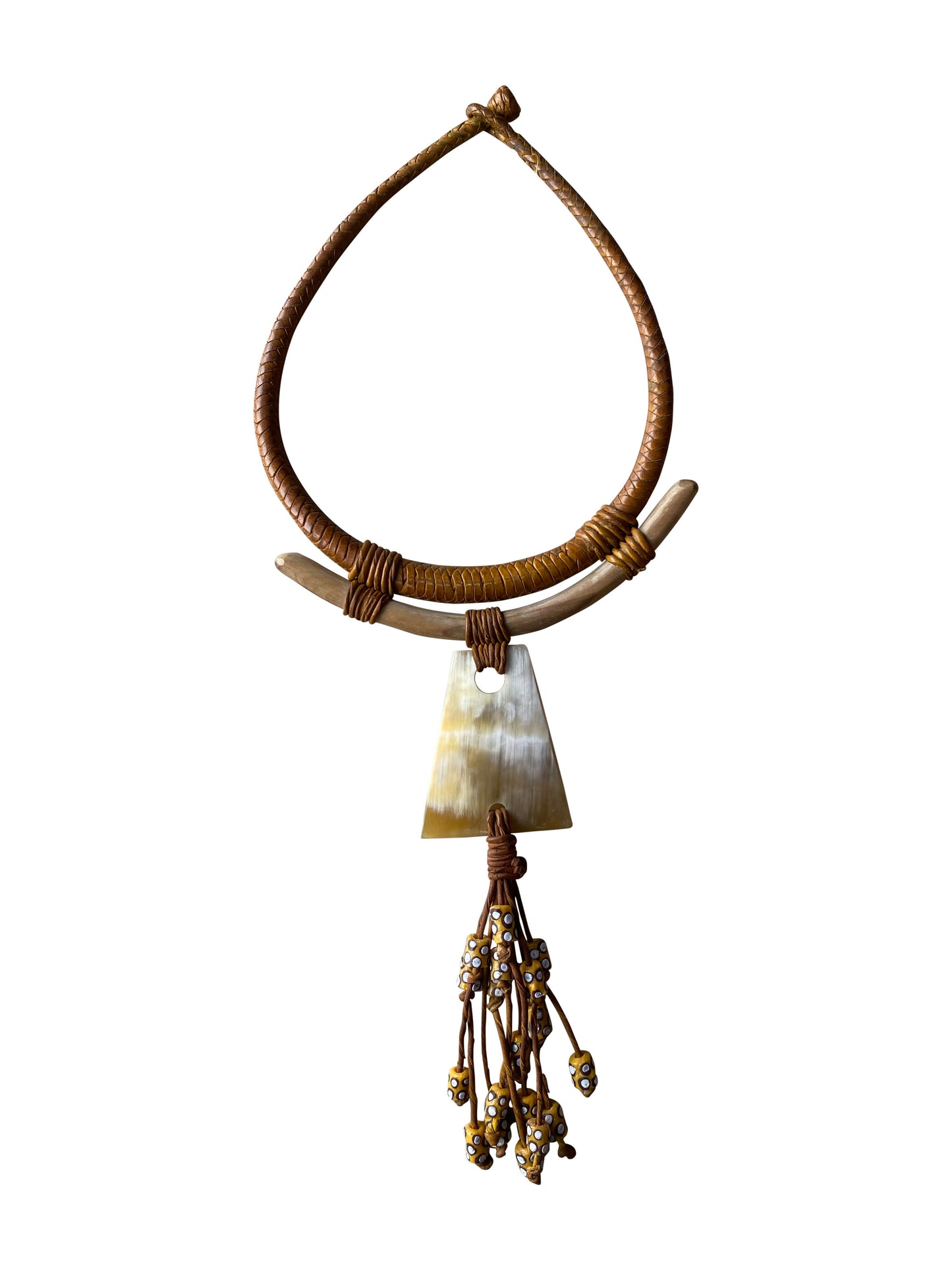 Charakterstarke Halskette mit gebogenem Holz und Horn Element