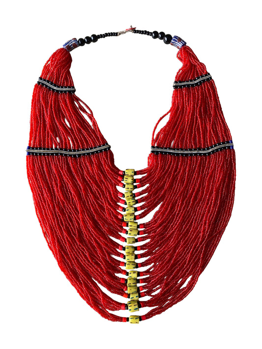 Auffälliges Collier aus Glas beads mit textiler Anmutung