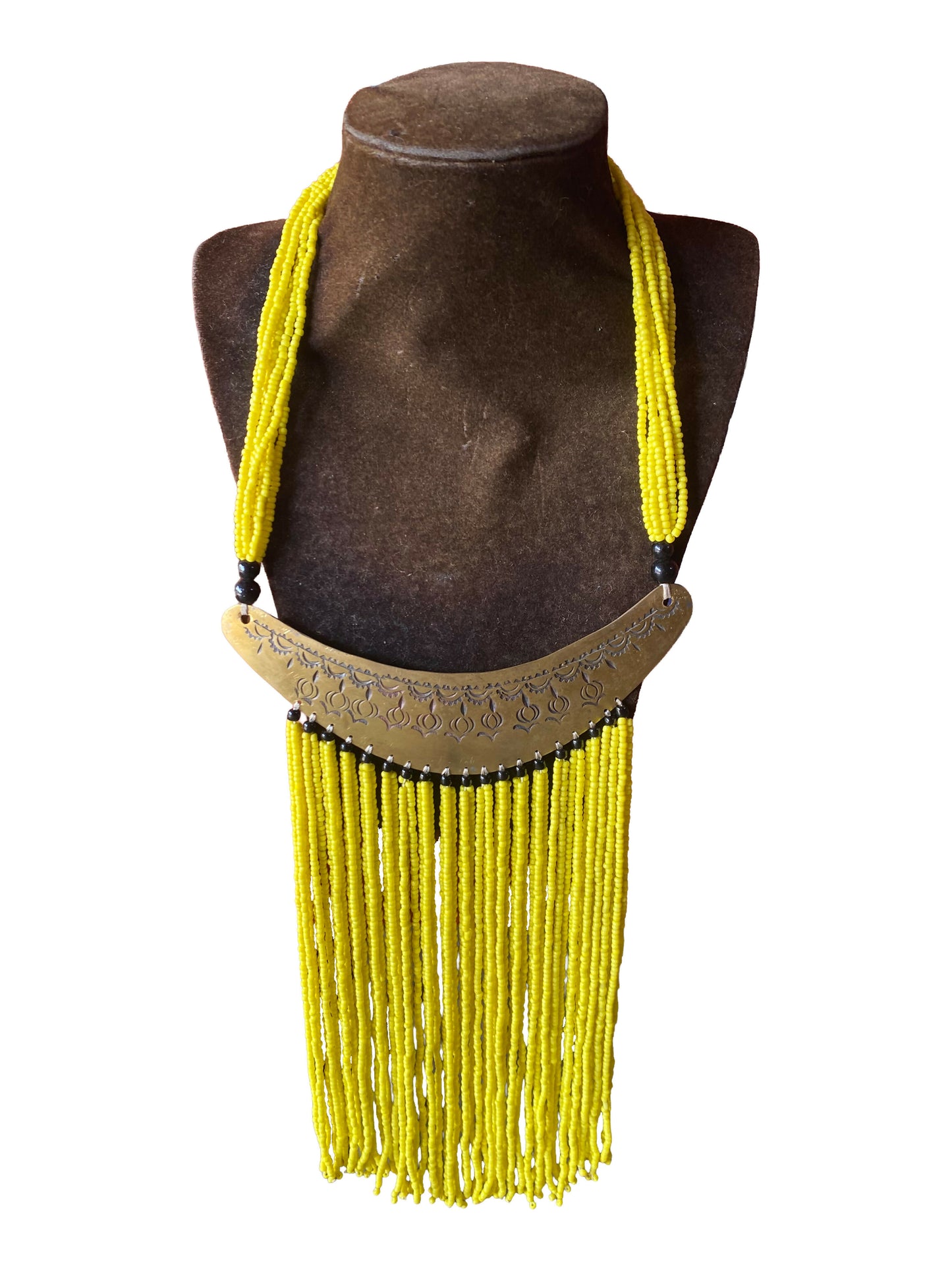 Statement-Kette mit graviertem Messing-Horn-Anhänger und leuchtend gelber Perlenfranse