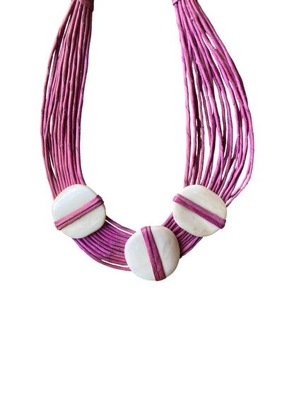 Authentic Craft – Handgearbeitete Knochen-Halskette mit Ziegenleder