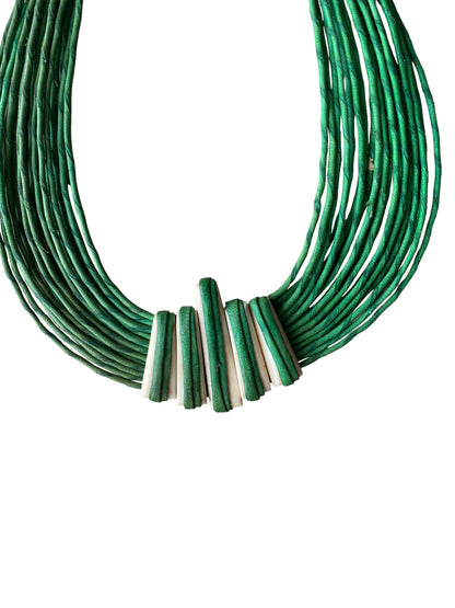 "Organic Lines" Handgefertigte Lederkette mit poliertem Kuhknochen (25 cm)