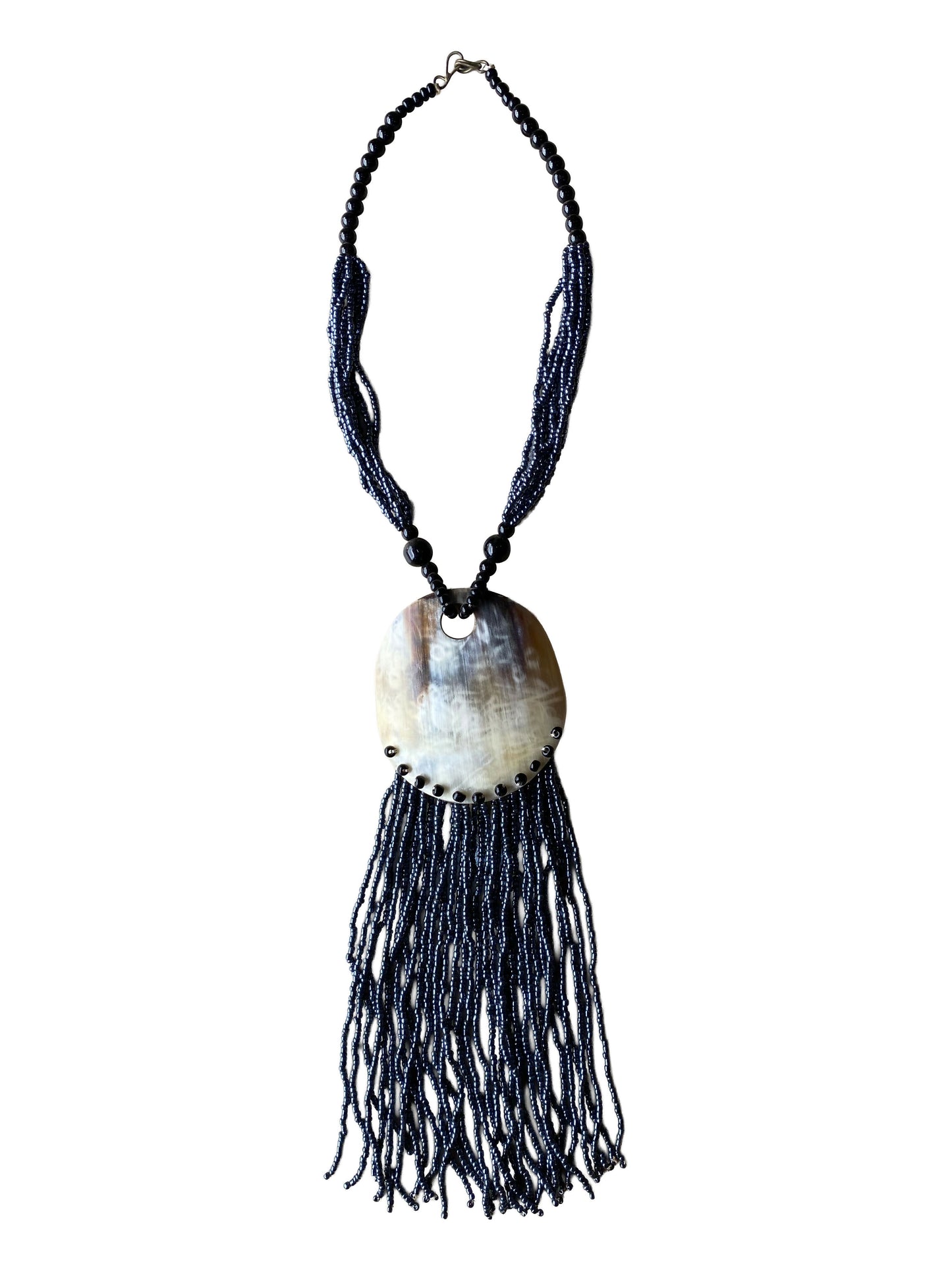 Traditionell inspirierte Halskette mit rundem Horn Anhänger