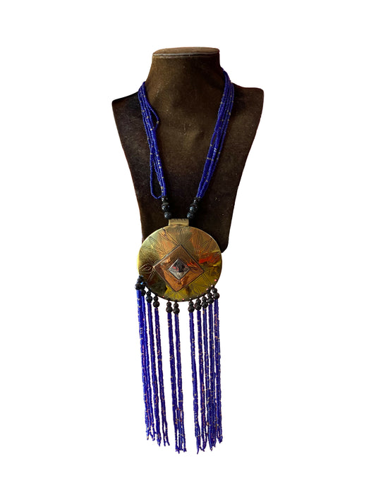 Handgemachte Perlenkette mit Bronze-Anhänger aus Ghana