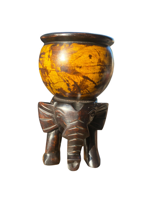 „Träger der Sonne“ – Elefantenfigur mit aufgesetzter Schale, Ossese-Holz (23×12 cm)