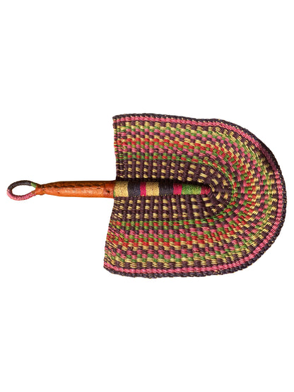 Geflochtener Fächer aus Elefantengras & Ziegenleder (47×30 cm), Mehrfarbig