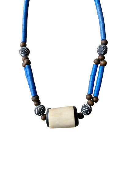 Traditionelle Ghana Halskette mit recycelten Perlen und handgefertigtem Mittelstück