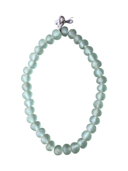 Soft White Halskette aus handgeformten Glasperlen