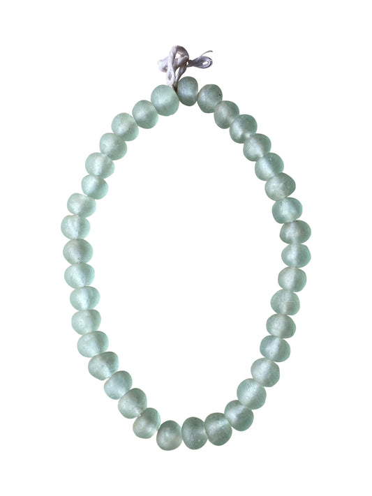 Soft White Halskette aus handgeformten Glasperlen