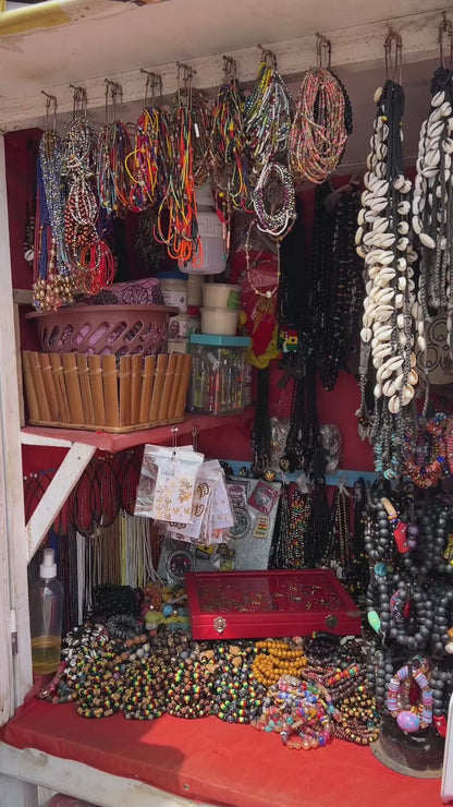 "GREETINGS FROM GHANA" EBONY KENTE WALL ART Handgefertigte Wanddekoration aus Ebenholz und Kente-Stoff