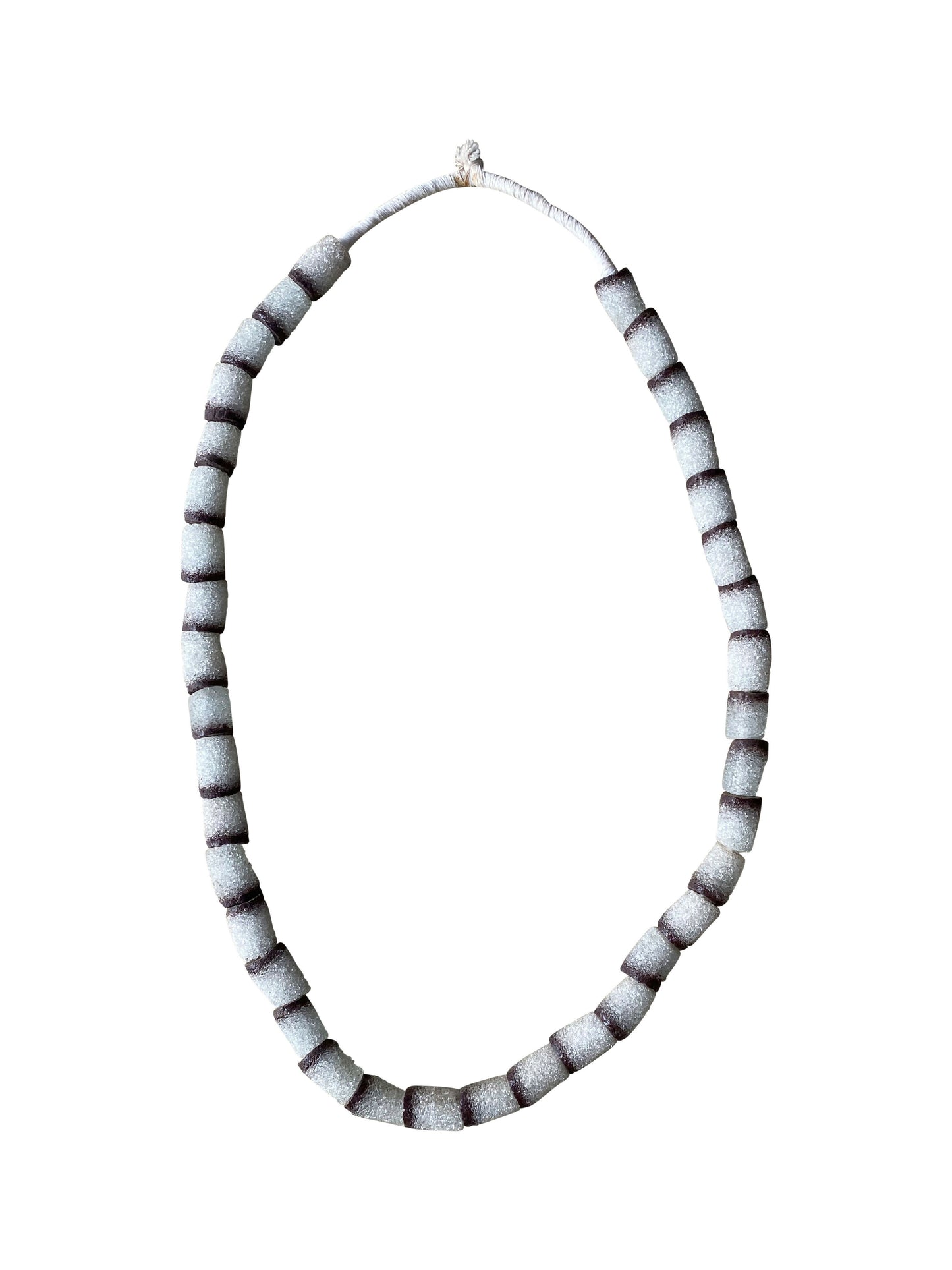 Frosted Glass Halskette mit strukturierter Oberfläche